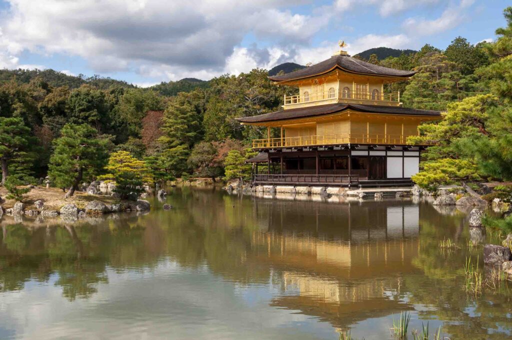 Il padiglione d'oro del tempio Kinkakuji
